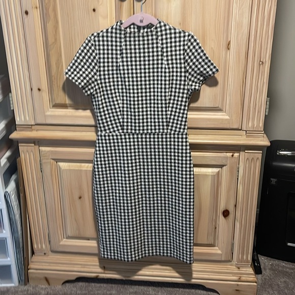 ANN TAYLOR 2petite.NW/O tags.black & white plaid.Invisible zipper.kick pleat. - Picture 2 of 11
